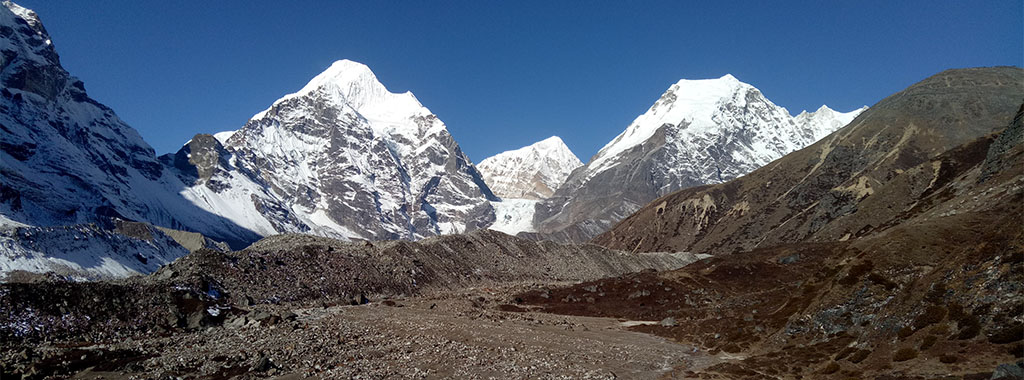 Makalu Base Camp Trek Packing List – Essential Gear Packing Guide.