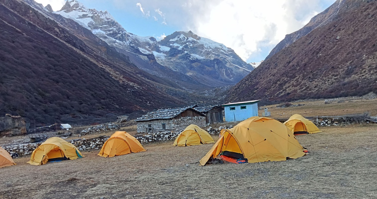  Camping site along the Kanchenjunga Yangma valley Trek 