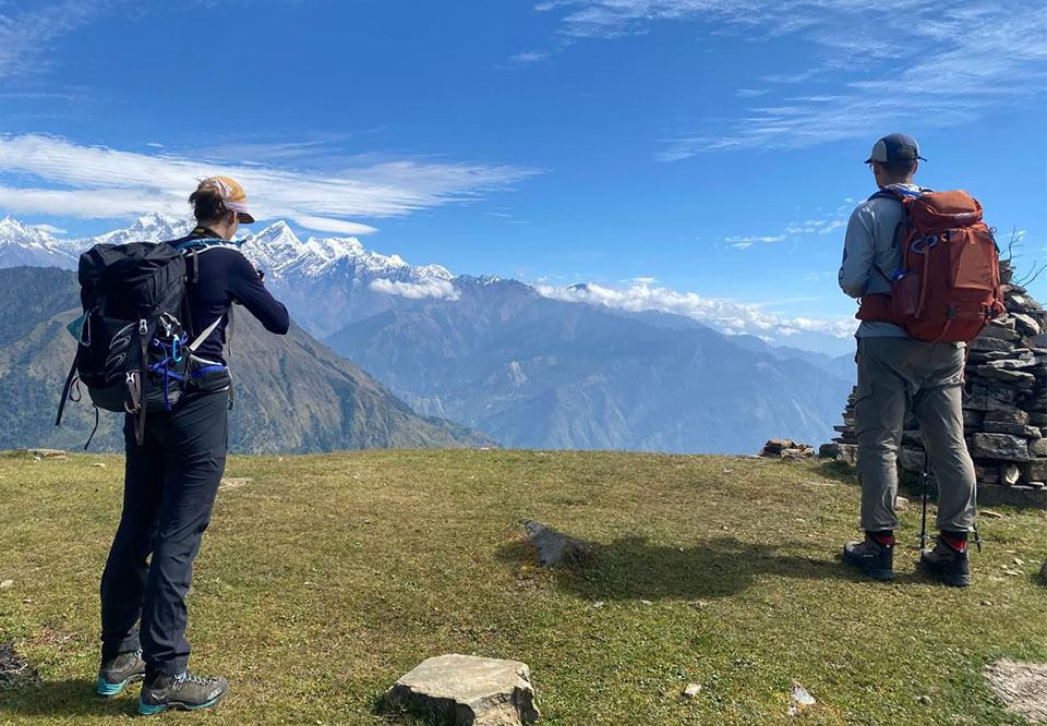 Exploring a breathaking view from Manaslu Trek route