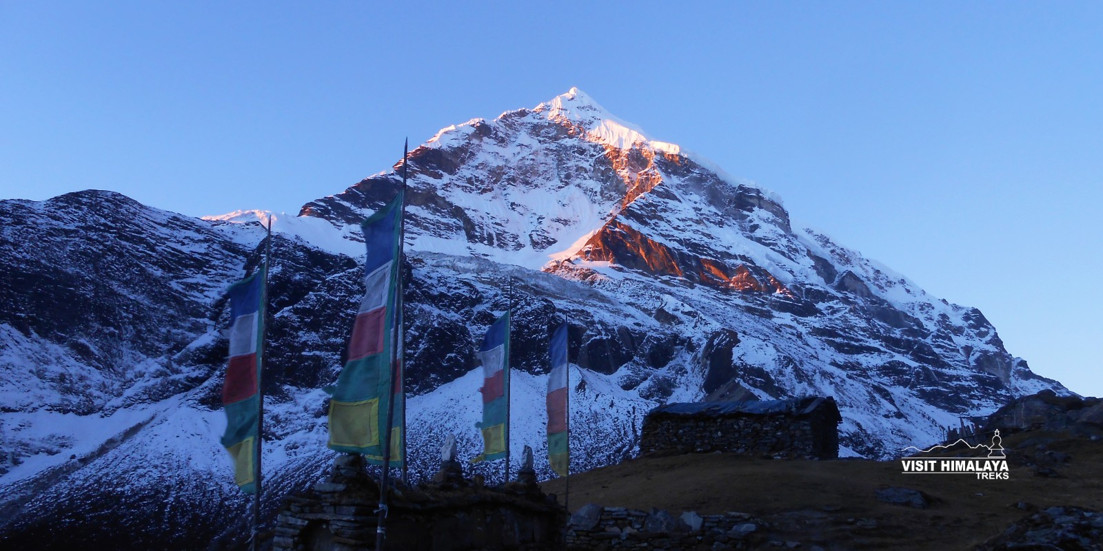  Trekking to Makalu Base Camp. 