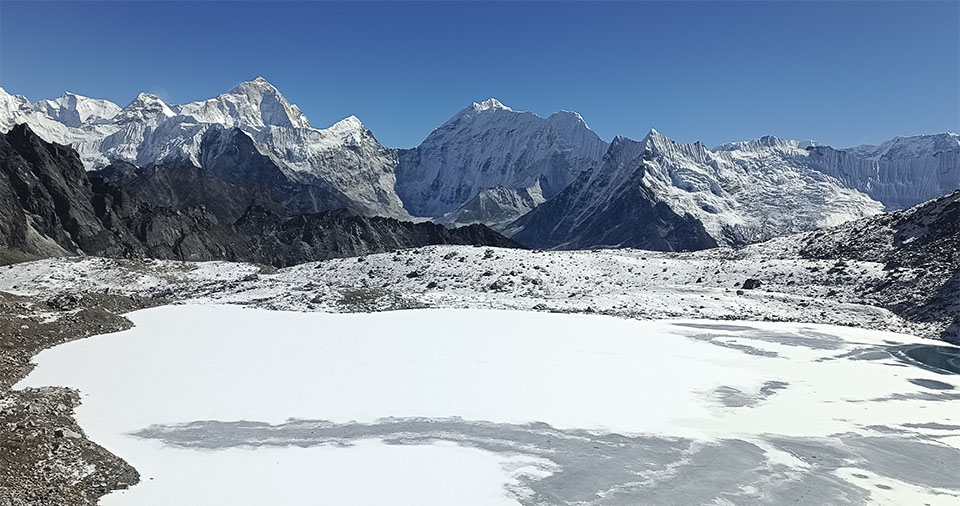Breath-taking Himalayan view from Khongma La Pass Everest Three High Pass Trek