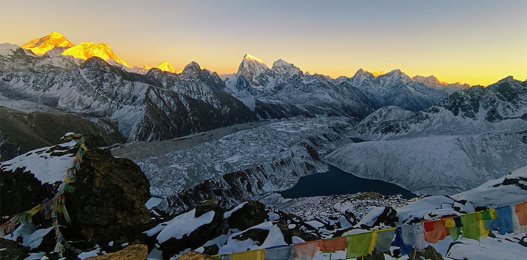 everest three high pass trek distance