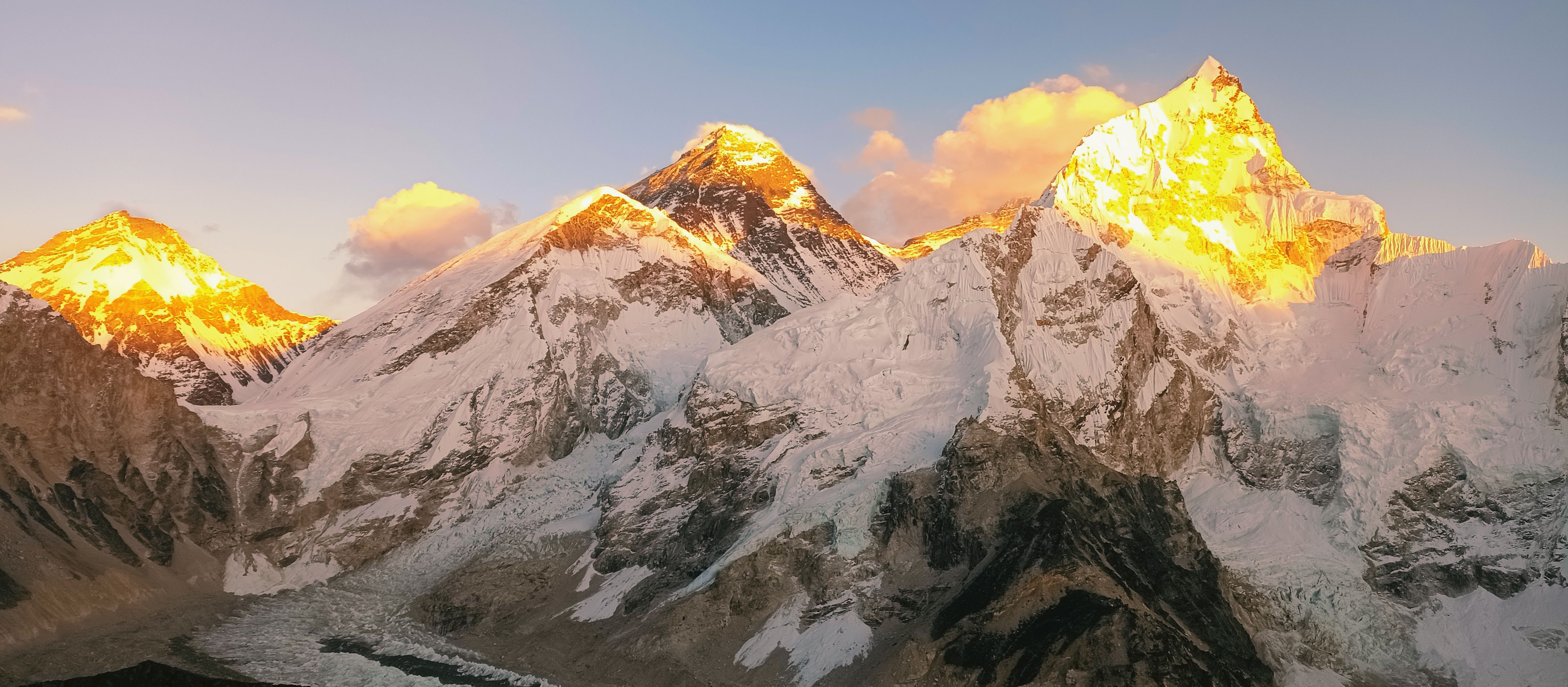 Sunset view over Everest seen from Kala Patthar.