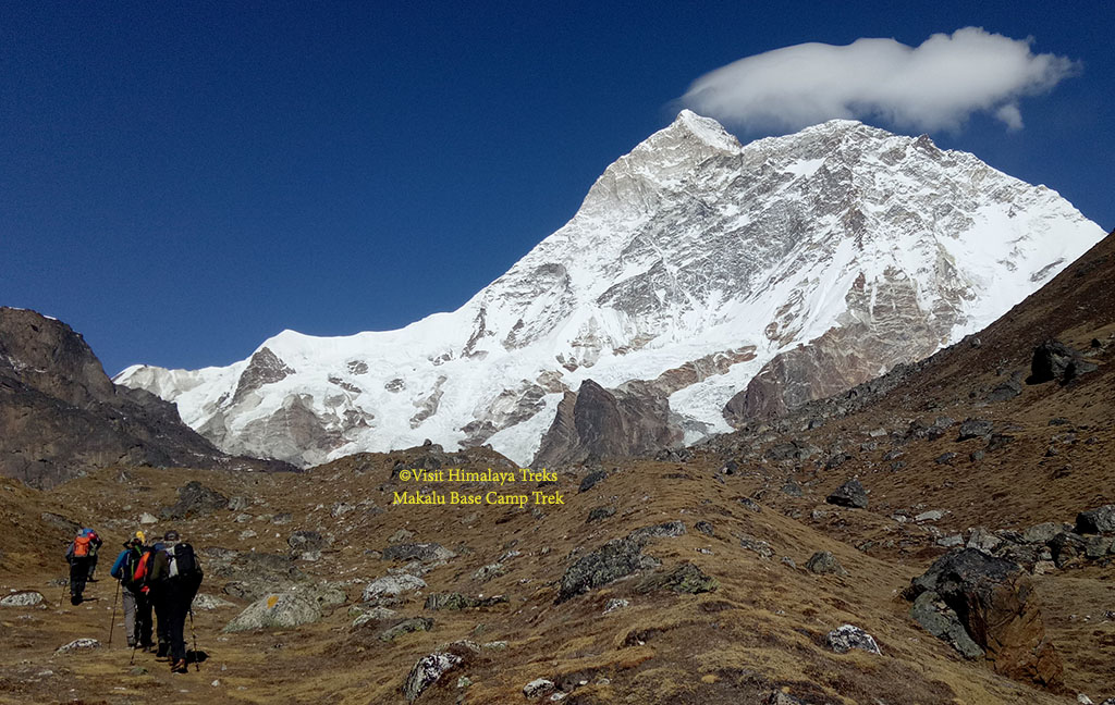 Trekkers heading to Makalu Base Camp.